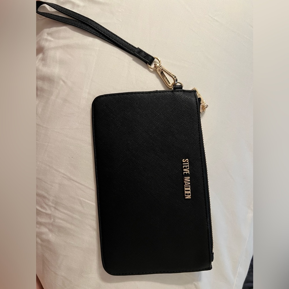 STEVE MADDEN WRISTLET
